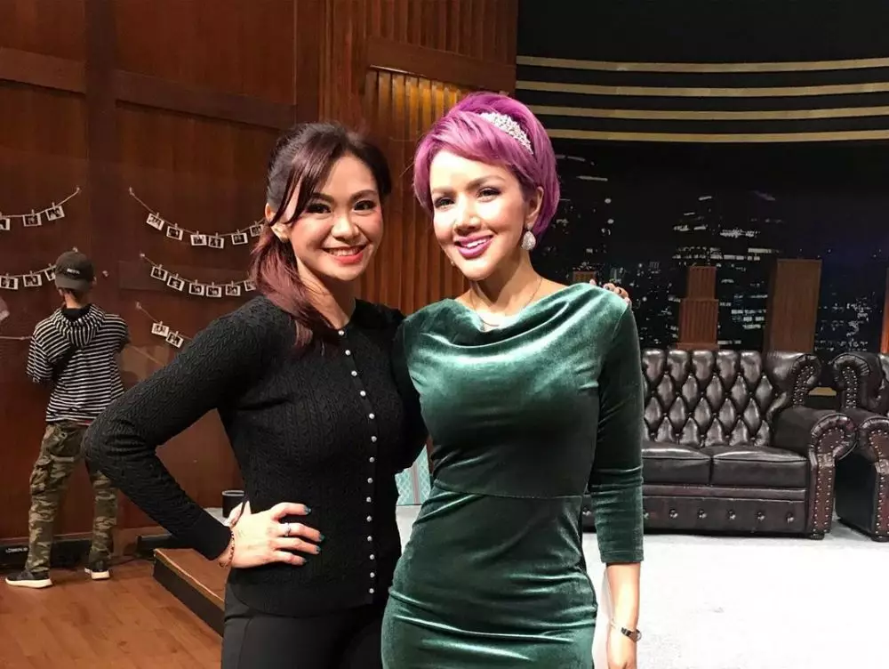 Potret rambut ungu Barbie Kumalasari Instagram  Potret rambut ungu Barbie Kumalasari Instagram