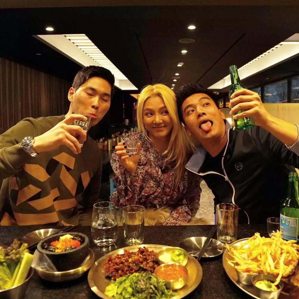 Persahabatan seleb Indonesia & Korea Instagram  Persahabatan seleb Indonesia & Korea Instagram