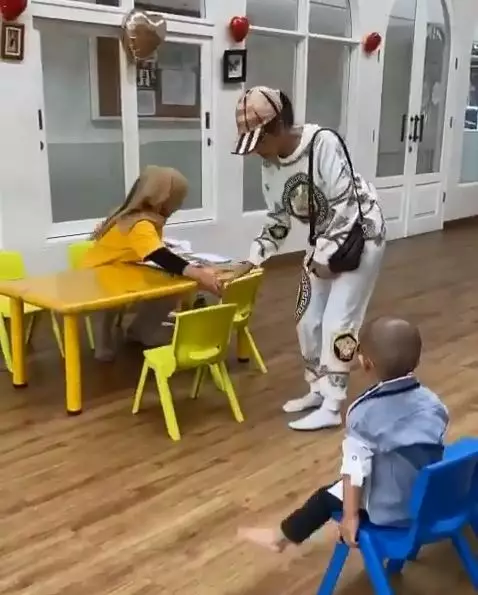 seleb ambil rapot anak © 2020 brilio.net