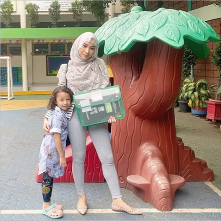 seleb ambil rapot anak © 2020 brilio.net