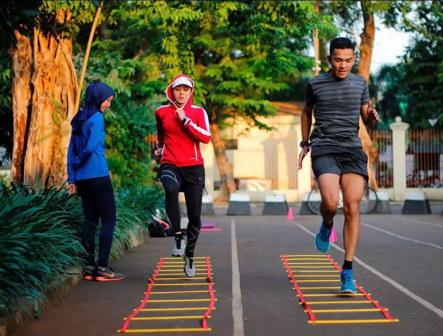 5 gaya seleb berhijab saat olahraga lari Instagram