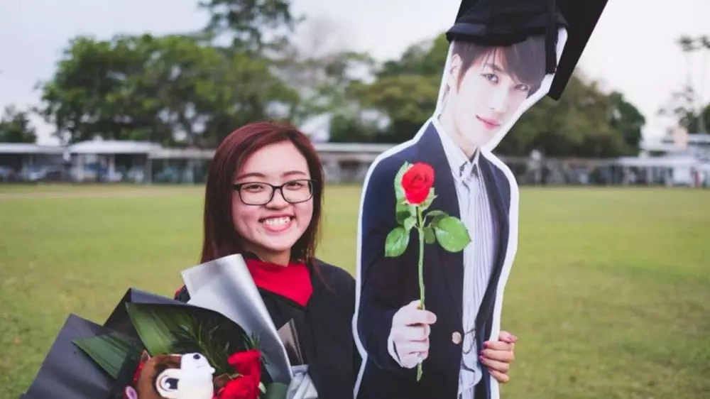 6 Hadiah kocak saat wisuda ini bikin geleng-geleng kepala Twitter