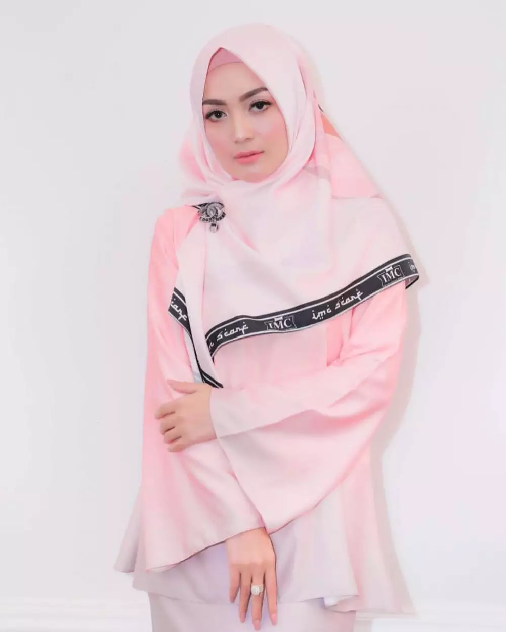 Pesona Imel Putri Cahyati  Instagram