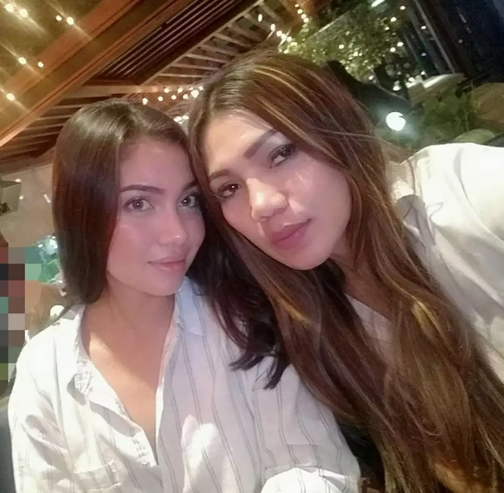 Kebersamaan Angela Gilsha dan ibu instagram  Kebersamaan Angela Gilsha dan ibu instagram