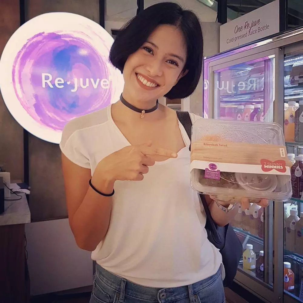 dian sastro bergaya ala tahun 90-an Instagram