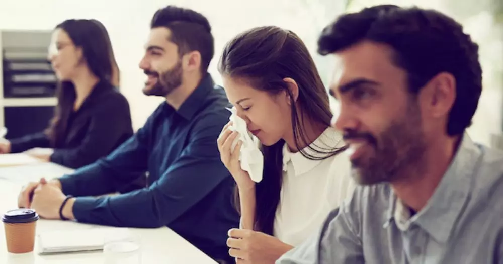 Cara mudah mencegah penularan virus corona di tempat kerja istimewa