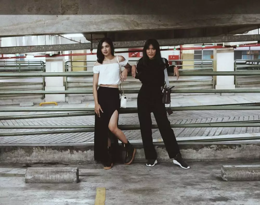 inspirasi outfit monokrom Mikha Tambayong instagram  inspirasi outfit monokrom Mikha Tambayong instagram