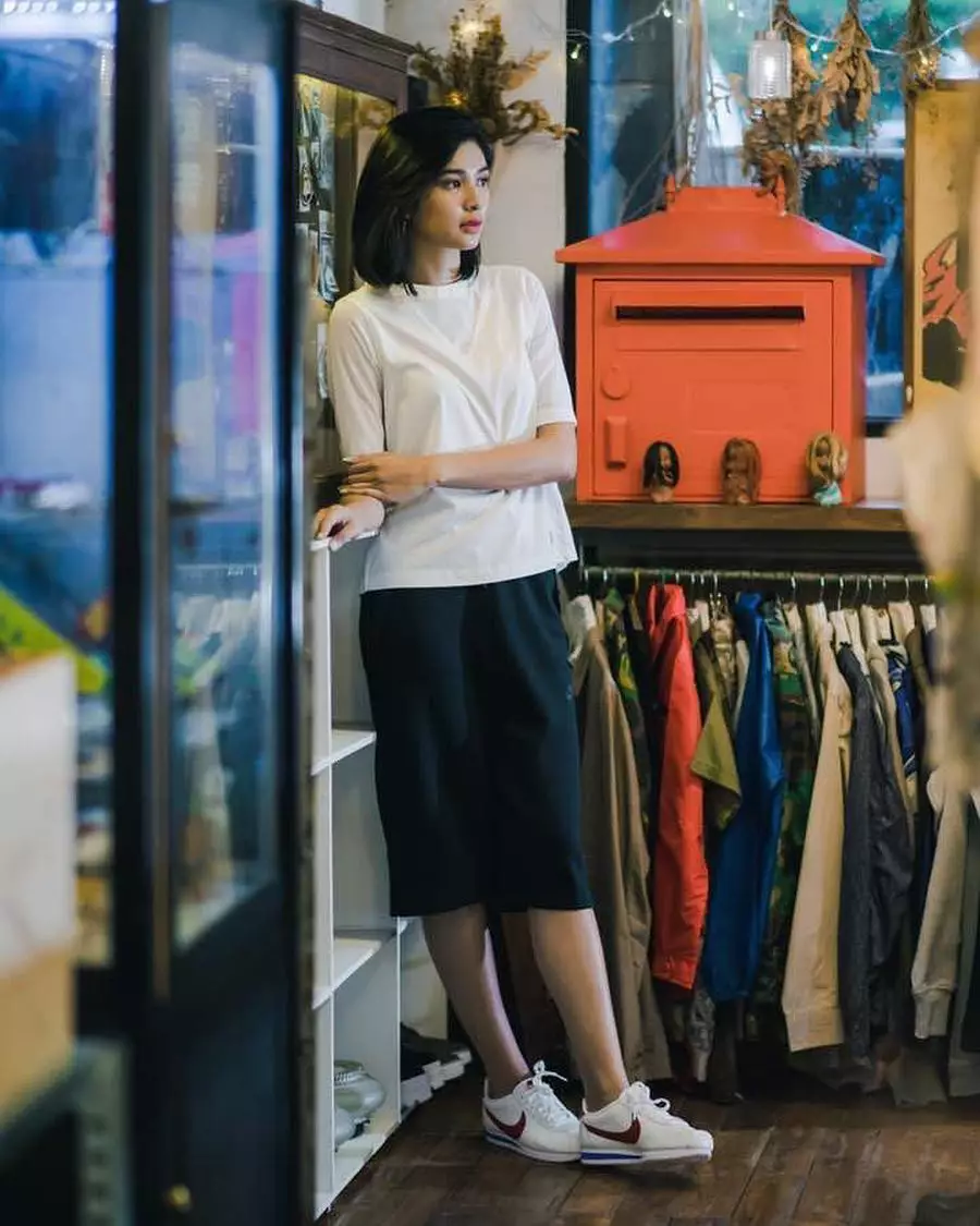 inspirasi outfit monokrom Mikha Tambayong instagram  inspirasi outfit monokrom Mikha Tambayong instagram