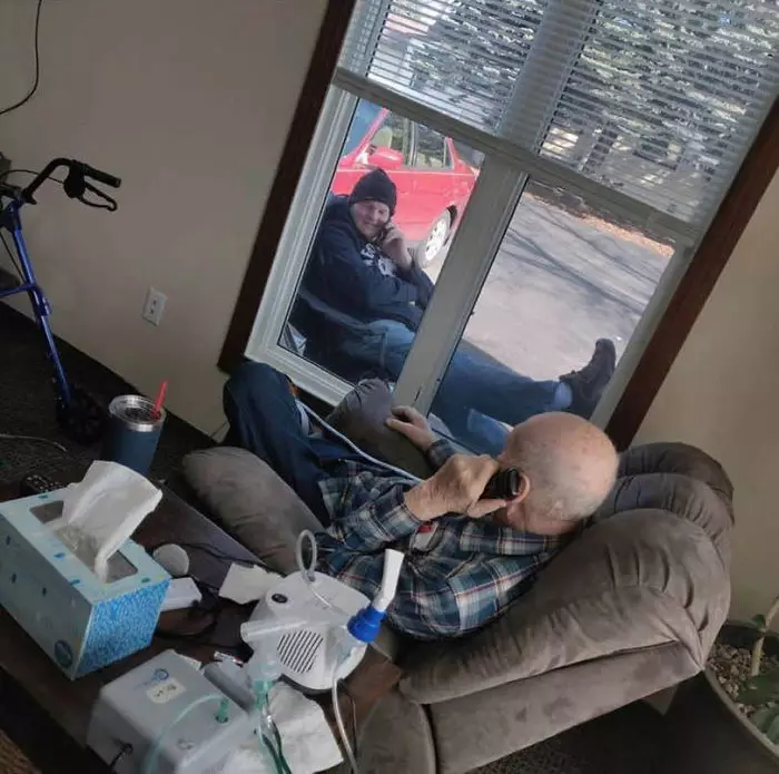 Aksi kemanusian di tengah maraknya Virus Corona boredpanda.com