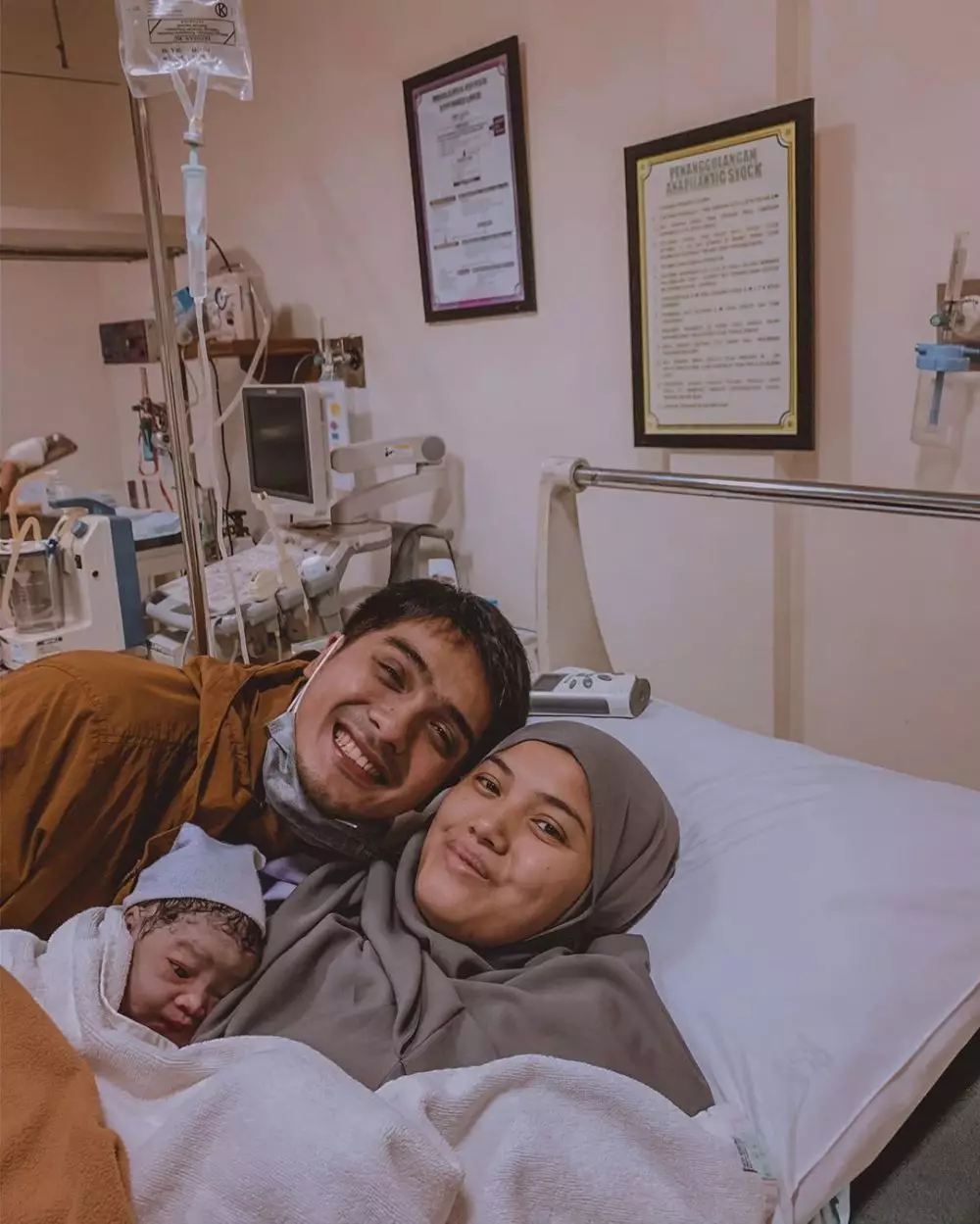 7 Momen kelahiran anak ke-4 Ricky Harun instagram 7 Momen kelahiran anak ke-4 Ricky Harun instagram
