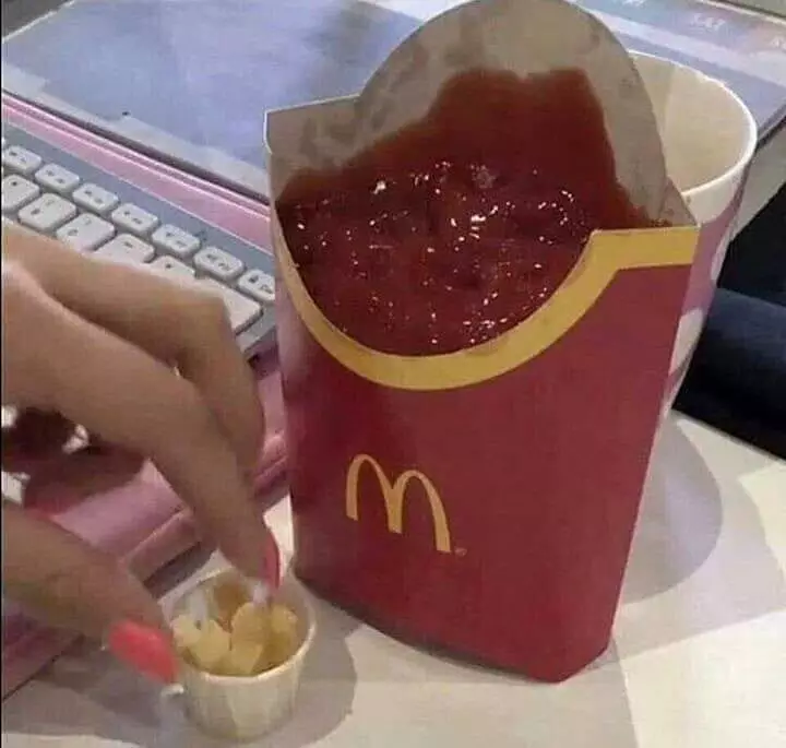 potret lucu orang kurang kerjaan waktu makan © 2020 instagram.com