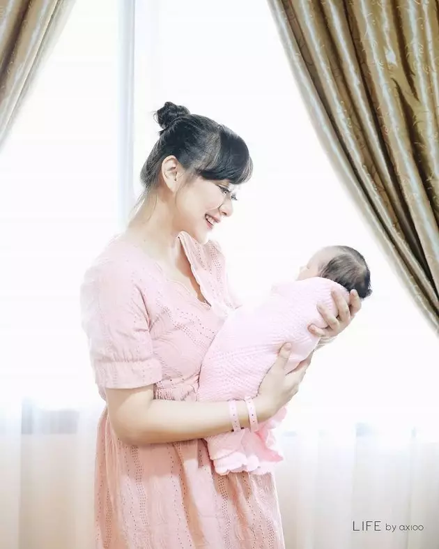 potret perdana anak Yuanita Christiani © 2020 instagram.com potret perdana anak Yuanita Christiani © 2020 instagram.com