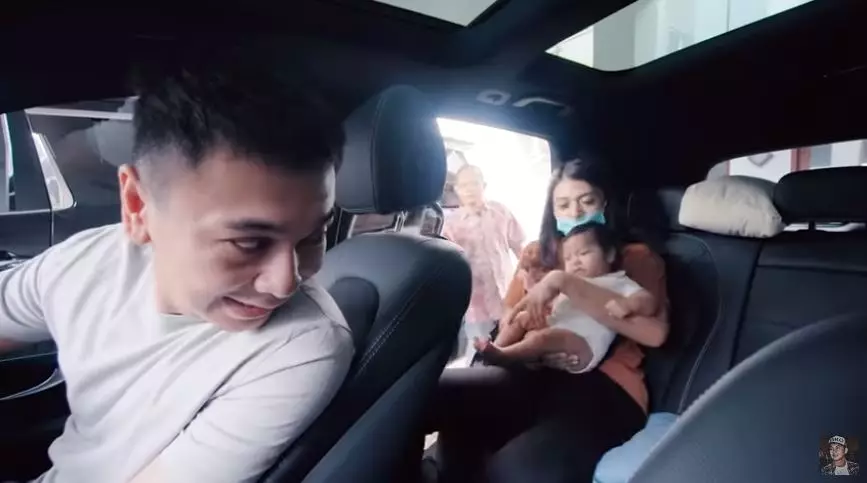 Anak seleb ini dapat kado kendaraan mewah  Instagram Anak seleb ini dapat kado kendaraan mewah  Instagram