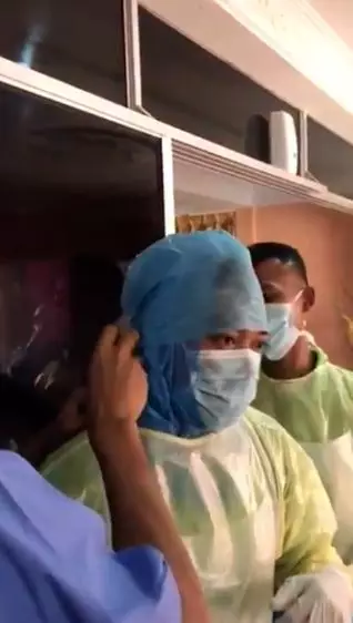 tim medis gunakan APD © 2020 Instagram/@mestyariotedjo  ; merdeka.com