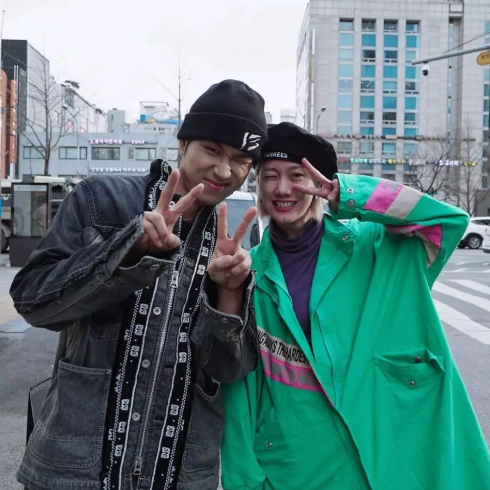 Potret kedekatan Youtuber Ria SW dengan 5 seleb Korea ini bikin iri Instagram