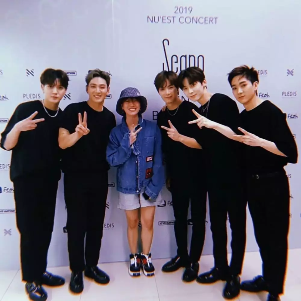 Potret kedekatan Youtuber Ria SW dengan 5 seleb Korea ini bikin iri Instagram