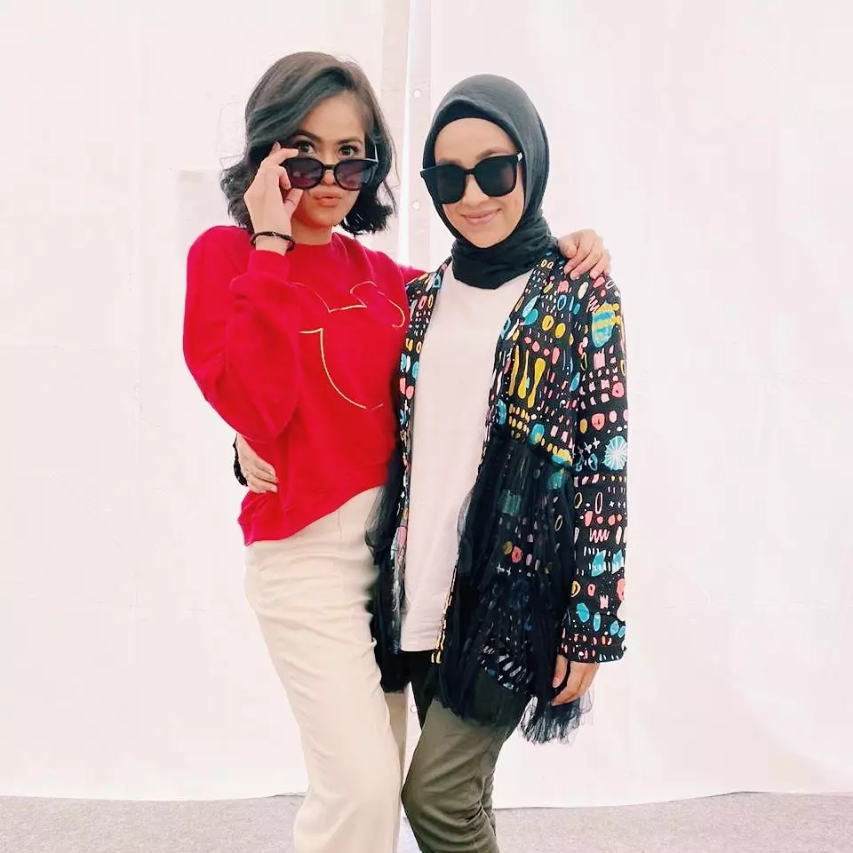 Potret akrab Aryani Fitri & Indah Indriana Instagram Potret akrab Aryani Fitri & Indah Indriana Instagram