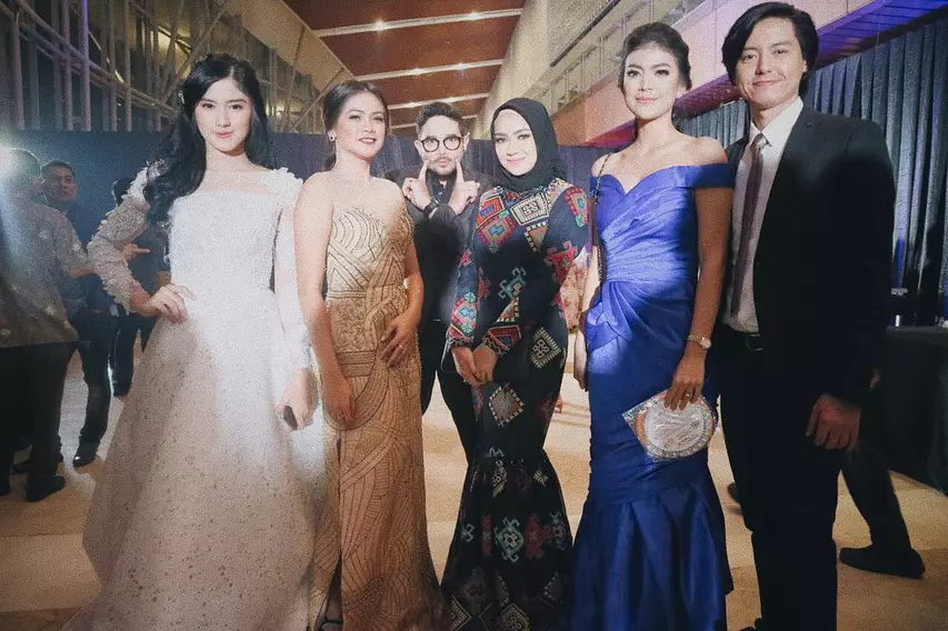 Potret akrab Aryani Fitri & Indah Indriana Instagram Potret akrab Aryani Fitri & Indah Indriana Instagram