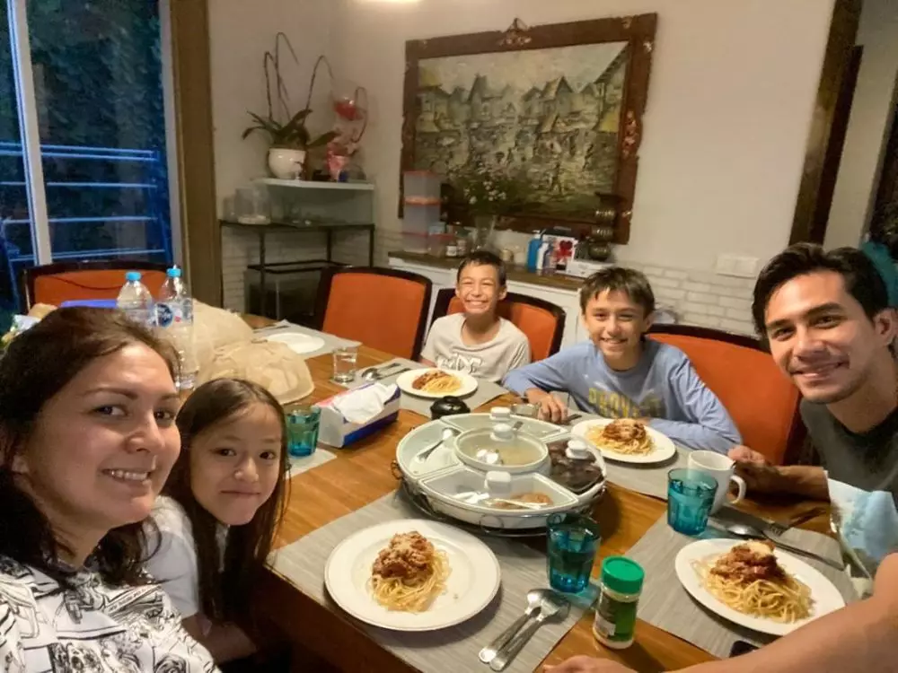 menu stay at home seleb © 2020 brilio.net