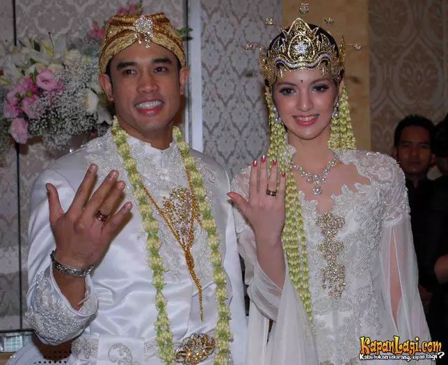 Pesinetron ini jadi menantu pejabat  Instagram