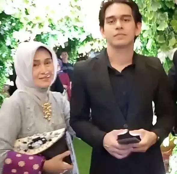 Momen Rangga Azof bareng ibundanya Instagram