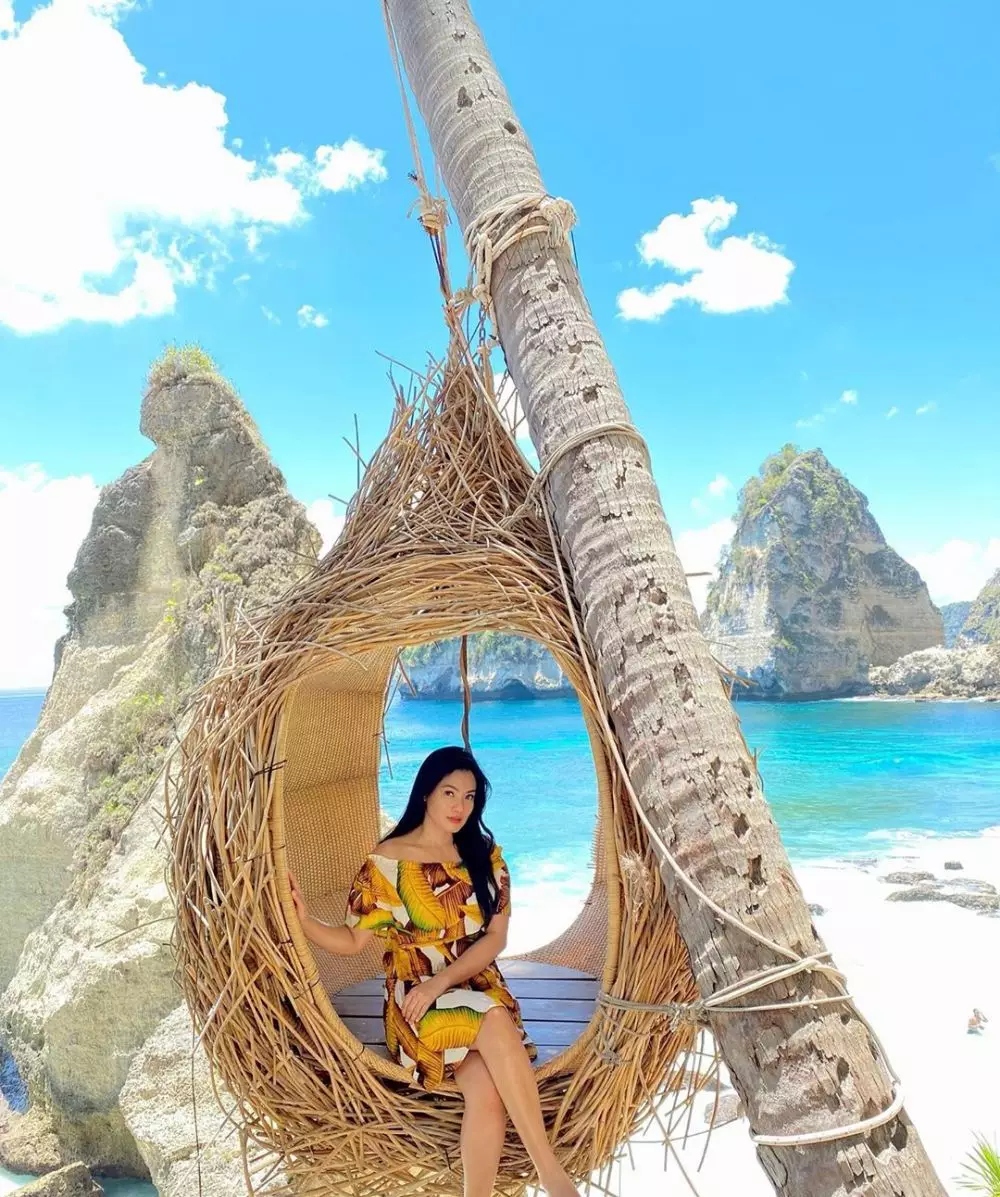 10 Gaya seleb waktu liburan di pantai, mana yang paling kece? Instagram 10 Gaya seleb waktu liburan di pantai, mana yang paling kece? Instagram