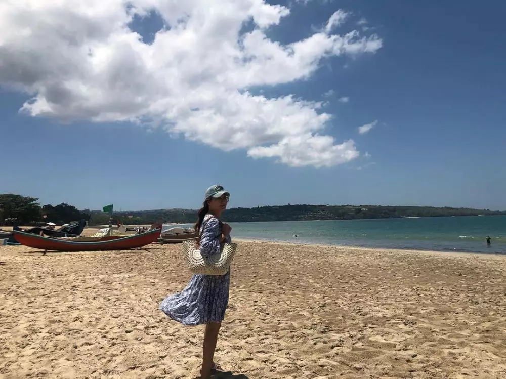 10 Gaya seleb waktu liburan di pantai, mana yang paling kece? Instagram 10 Gaya seleb waktu liburan di pantai, mana yang paling kece? Instagram