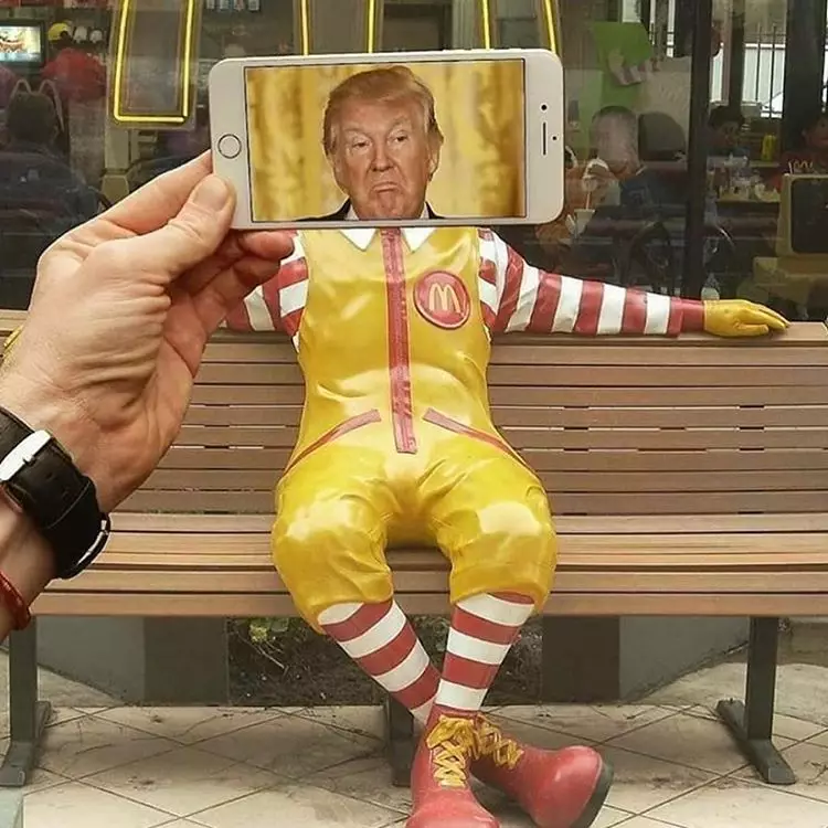 Perpaduan foto yang pas banget ini bikin tepuk jidat Instagram/ @francoisdourlen    Perpaduan foto yang pas banget ini bikin tepuk jidat Instagram/ @francoisdourlen