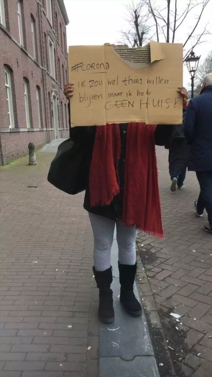 Potret tunawisma di tengah aturan social distancing Instagram/ @sheltersuit