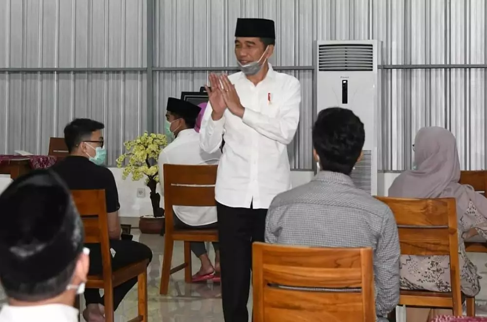 Momen tahlilan ibunda Jokowi Instagram