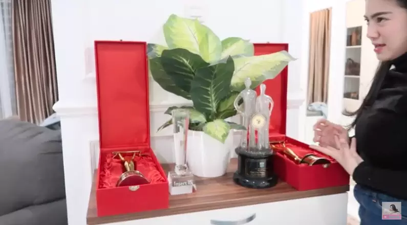 Potret kamar Felicya Angelista YouTube Potret kamar Felicya Angelista YouTube