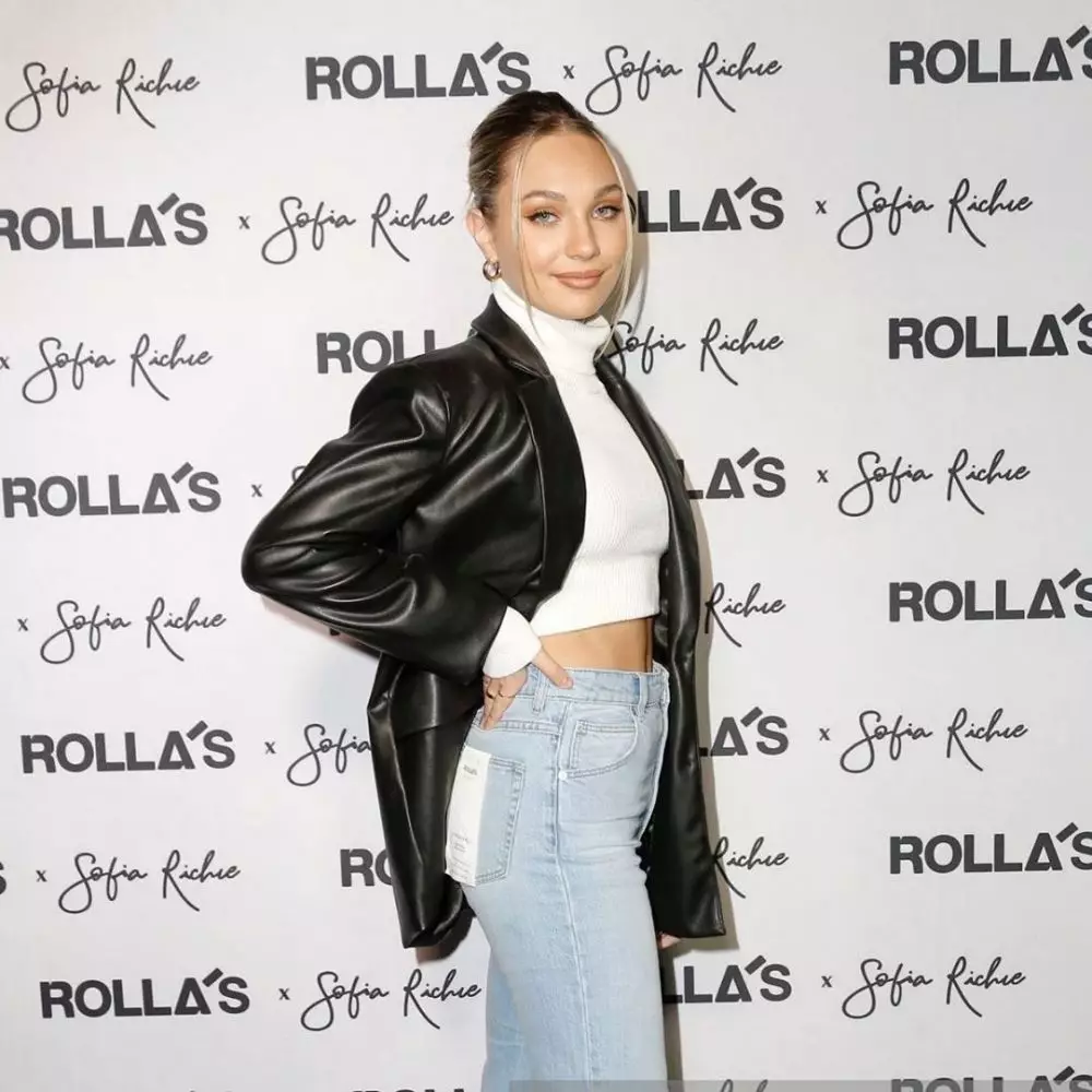 penari video klip Chandelier © 2020 brilio.net penari video klip Chandelier © 2020 brilio.net