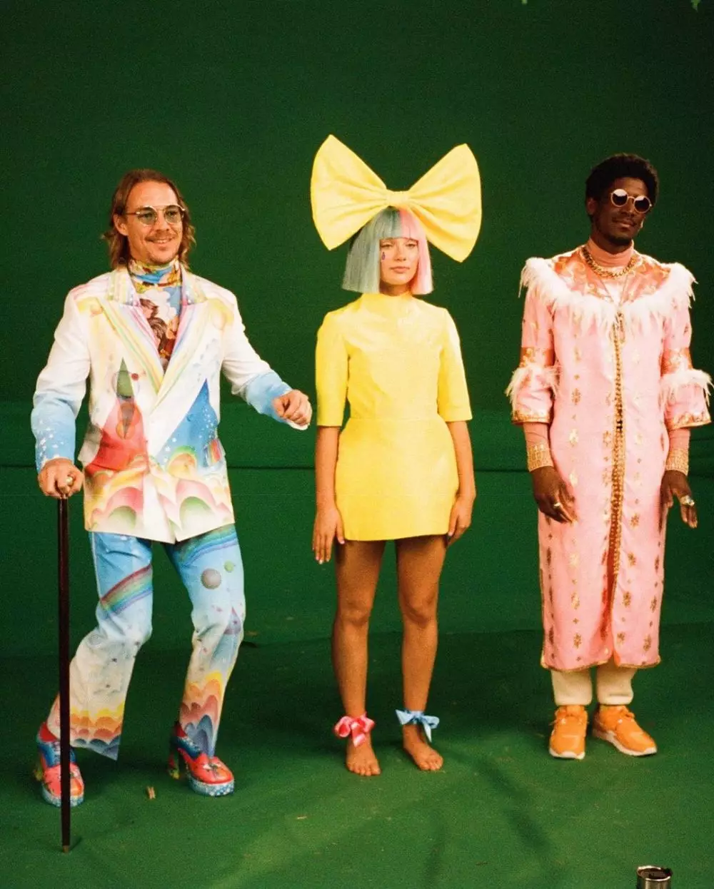 penari video klip Chandelier © 2020 brilio.net penari video klip Chandelier © 2020 brilio.net