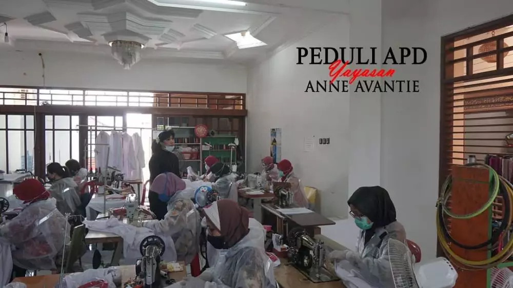 Anne Avantie donasi APD berbagai sumber