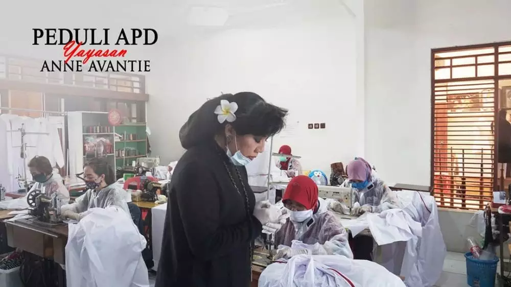 Anne Avantie donasi APD berbagai sumber