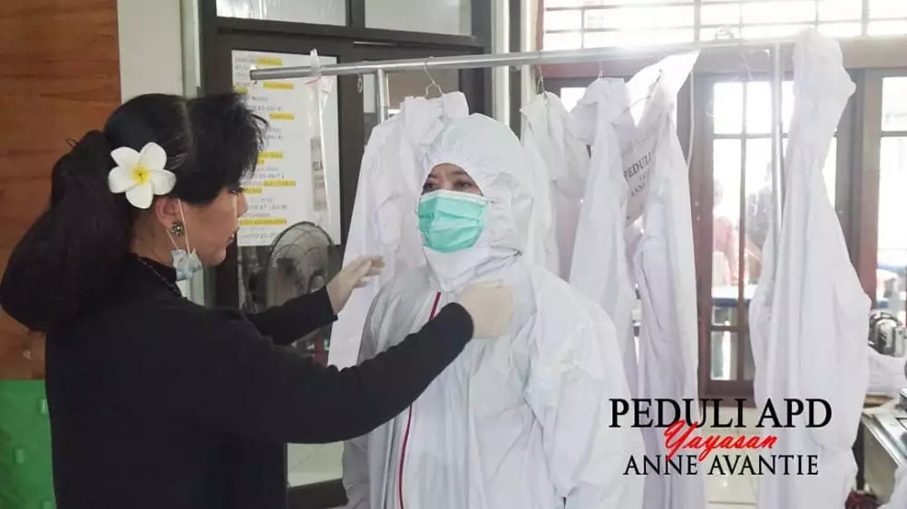 Anne Avantie donasi APD berbagai sumber