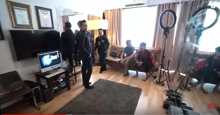 rumah demian serba hitam Instagram