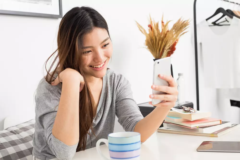 5 Trik hangout bareng temen tapi #DiRumahSaja asal ada kuota internet shutterstock.com 5 Trik hangout bareng temen tapi #DiRumahSaja asal ada kuota internet shutterstock.com