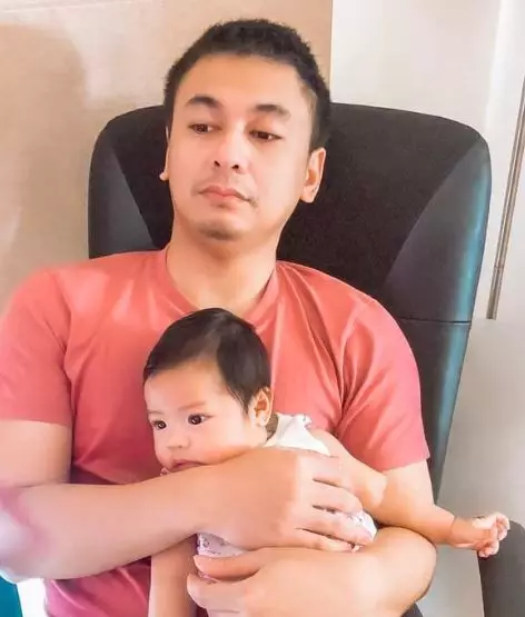 Raditya Dika dengan Alea © 2020 brilio.net Raditya Dika dengan Alea © 2020 brilio.net