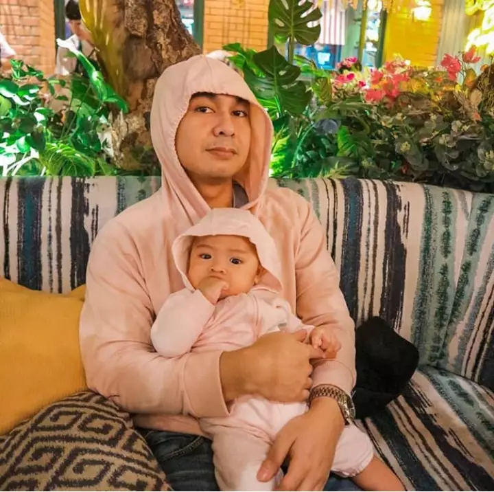 Raditya Dika dengan Alea © 2020 brilio.net Raditya Dika dengan Alea © 2020 brilio.net