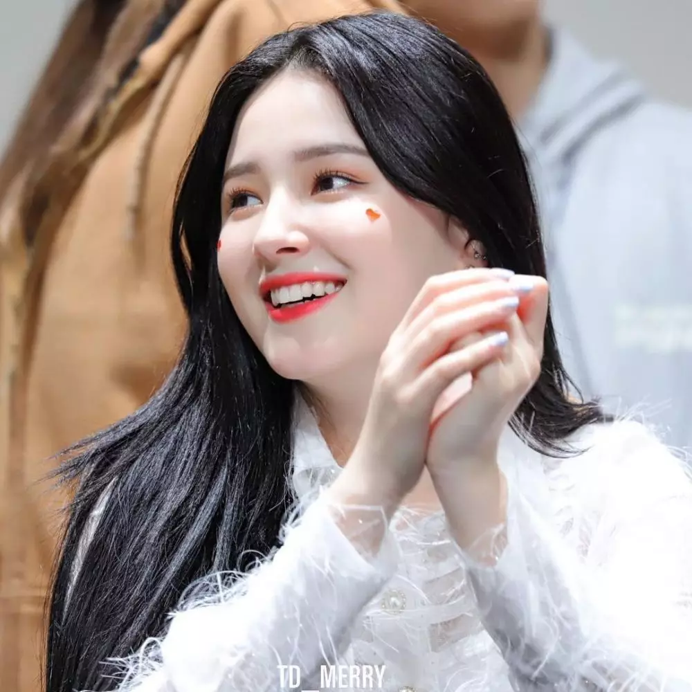 15 idol kpop rambut hitam  Instagram