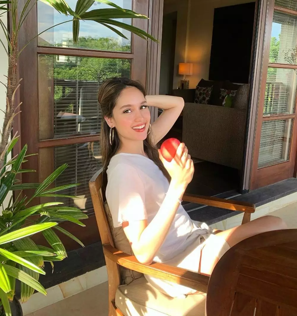 Tetap memukau, ini 5 Potret kegiatan di rumah aja ala Cinta Laura Instagram Tetap memukau, ini 5 Potret kegiatan di rumah aja ala Cinta Laura Instagram