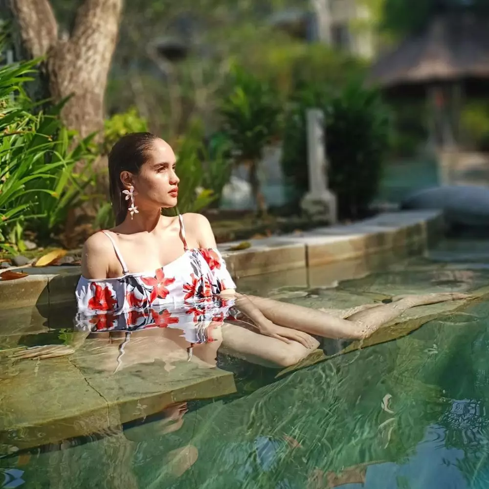 Tetap memukau, ini 5 Potret kegiatan di rumah aja ala Cinta Laura Instagram Tetap memukau, ini 5 Potret kegiatan di rumah aja ala Cinta Laura Instagram