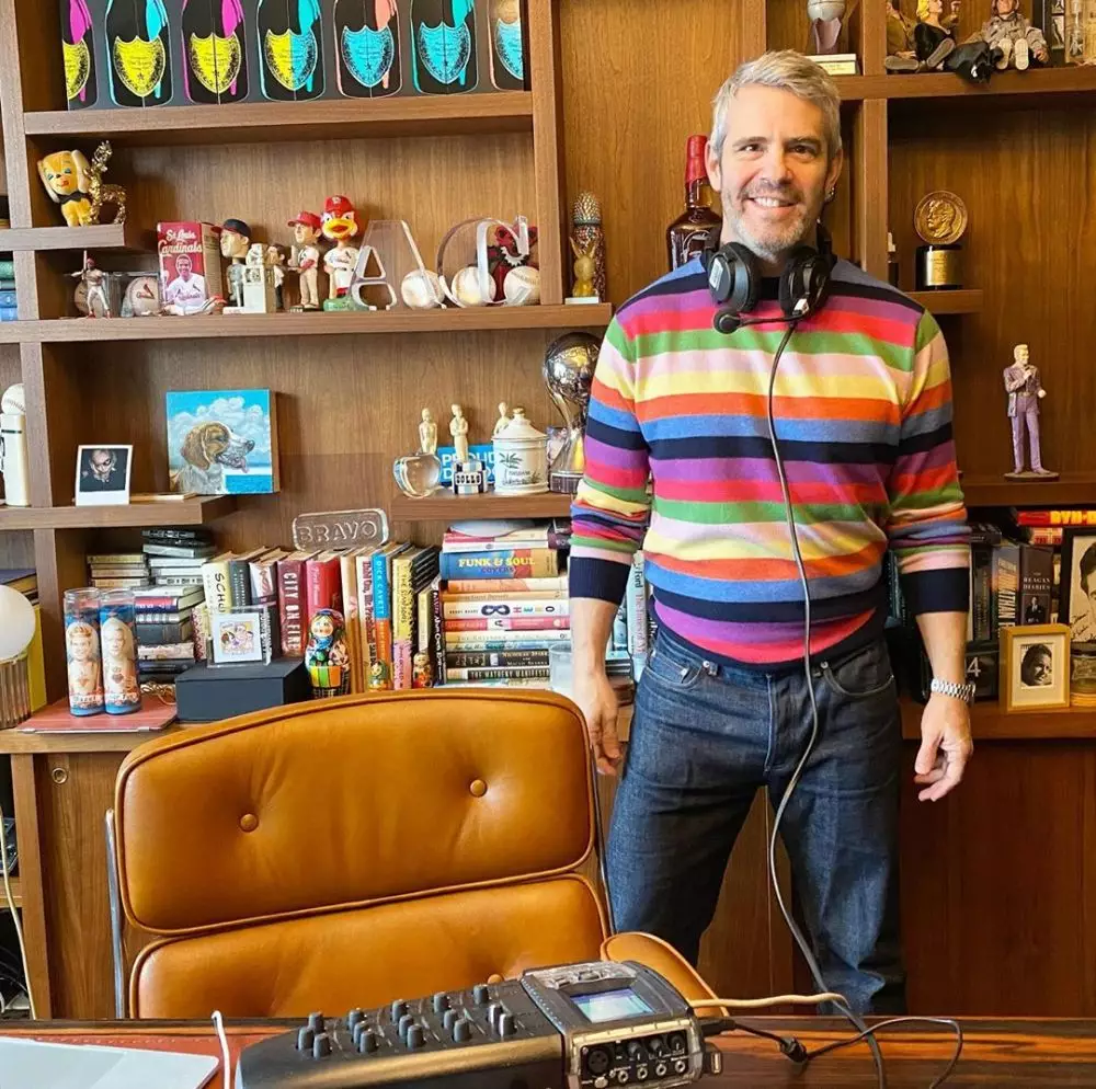 Aktivitas seleb hollywood saat karantina Berbagai sumber Aktivitas seleb hollywood saat karantina Berbagai sumber