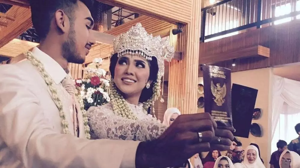 Raya Kitty Cerai Instagram  Raya Kitty Cerai Instagram