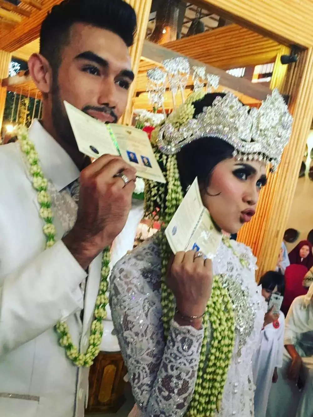 Raya Kitty Cerai Instagram  Raya Kitty Cerai Instagram