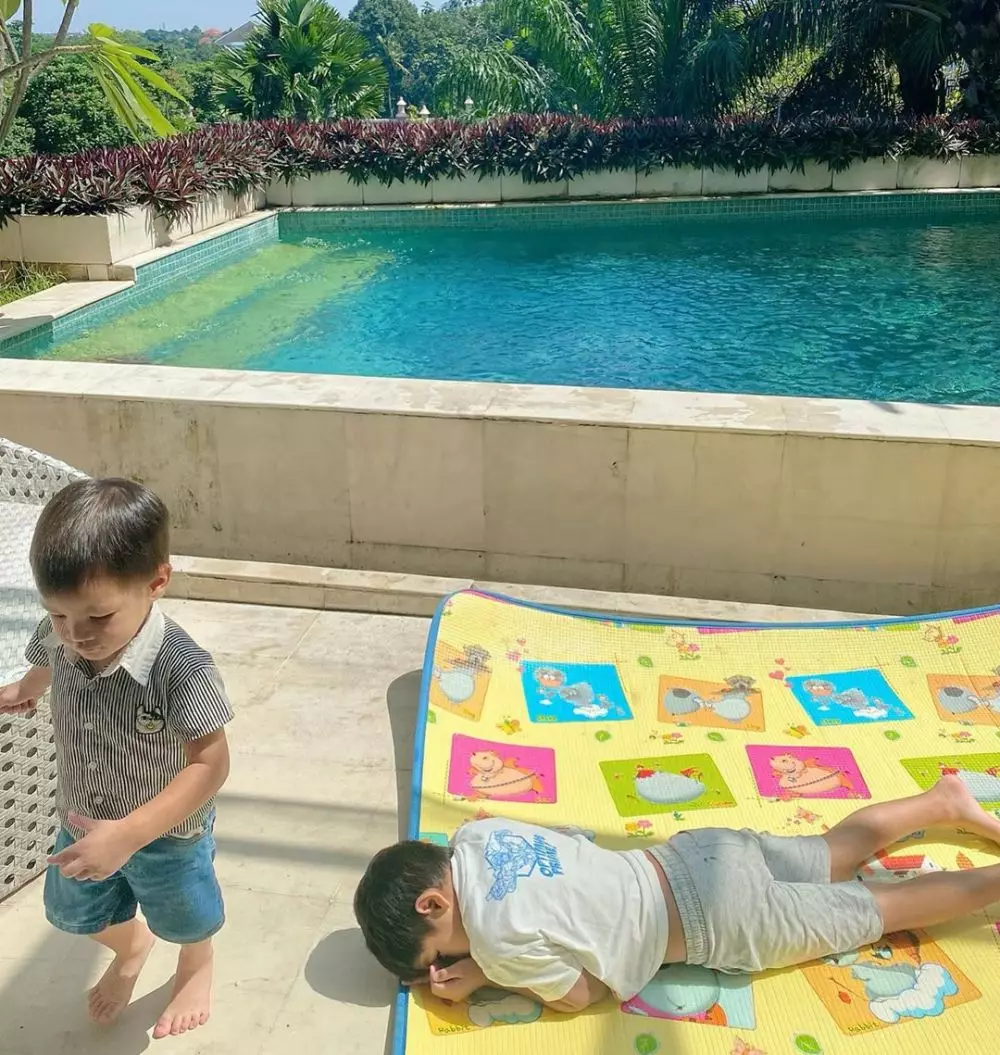 potret Titi Kamal akhirnya ketemu anak © 2020 Instagram/@titi_kamall potret Titi Kamal akhirnya ketemu anak © 2020 Instagram/@titi_kamall