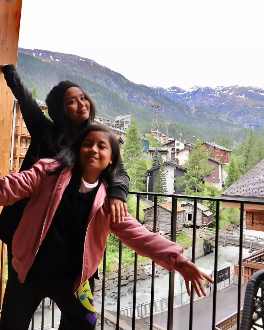 Gita Gutawa dan Aura nampak akrab © 2020 brilio.net  Gita Gutawa dan Aura nampak akrab © 2020 brilio.net