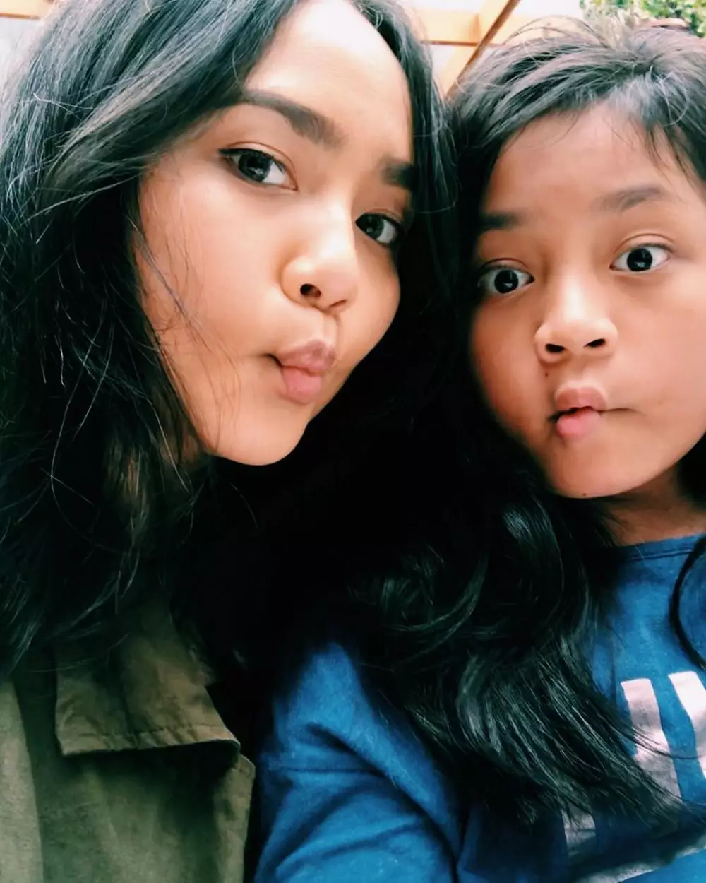 Gita Gutawa dan Aura nampak akrab © 2020 brilio.net  Gita Gutawa dan Aura nampak akrab © 2020 brilio.net