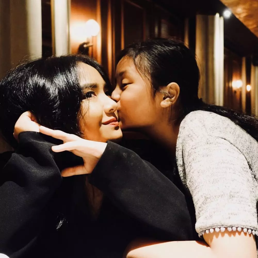 Gita Gutawa dan Aura nampak akrab © 2020 brilio.net  Gita Gutawa dan Aura nampak akrab © 2020 brilio.net